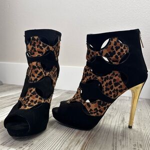 Multi color, gently used womens heel